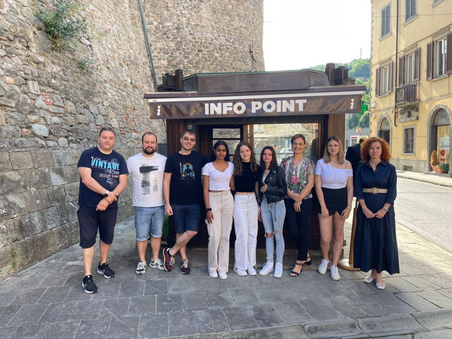 Associazione + Scuola = Infopoint
